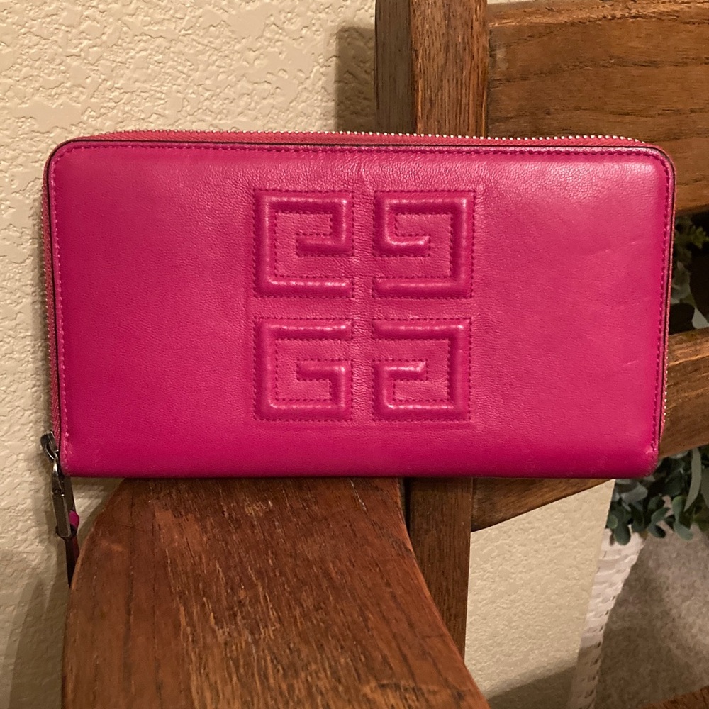 GIVENCHY Lambskin 4G Logo Zip Around Cyclamen Pink Long Wallet Like New!